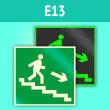 Знак E13 «Направление к эвакуационному выходу по лестнице вниз (правосторонний)» (фотолюм. пленка, 200х200 мм)